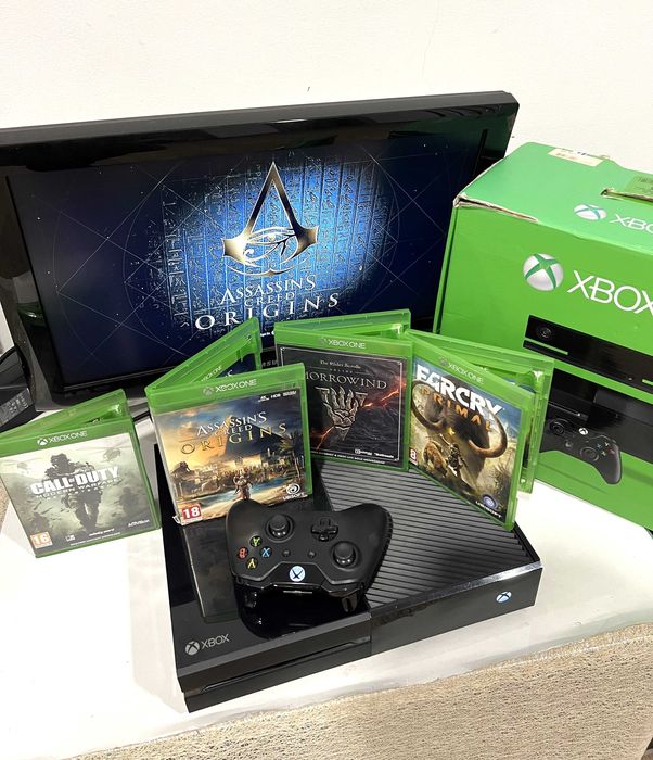 Consolă Xbox ONE, 500GB, o maneta, 4 jocuri!