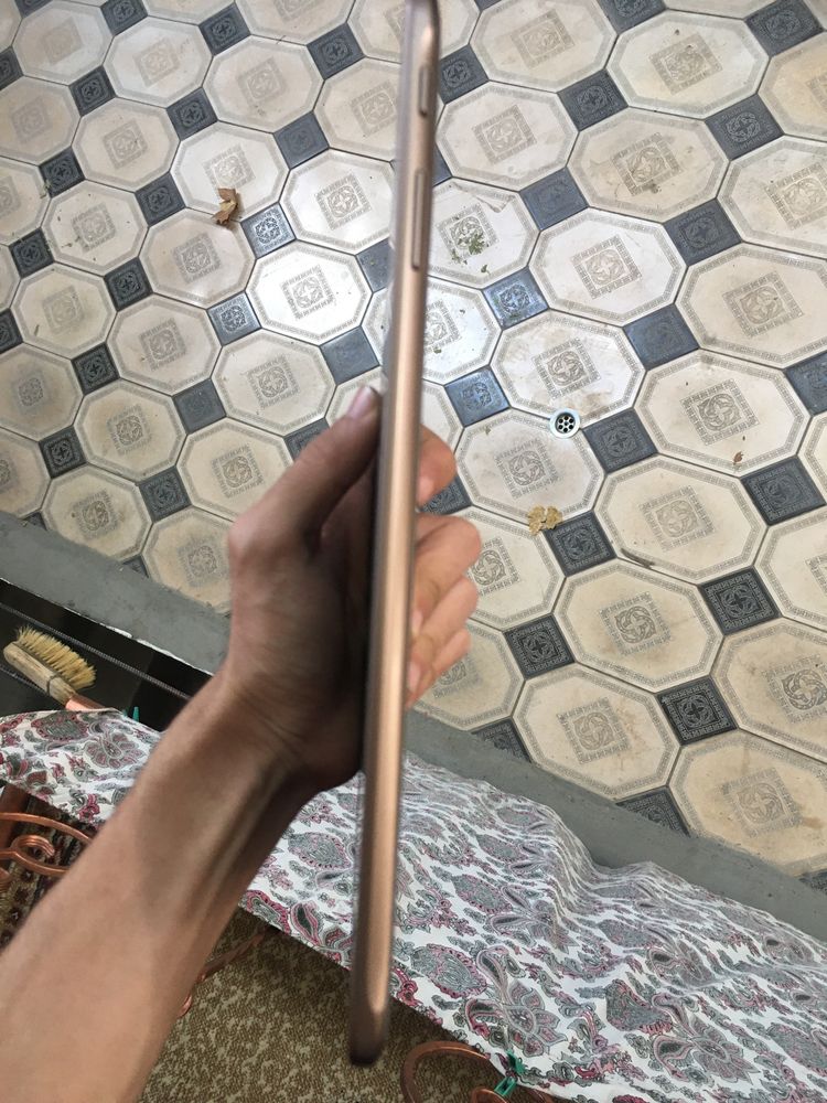Samsung Galaxy Tab E7 holati ideal