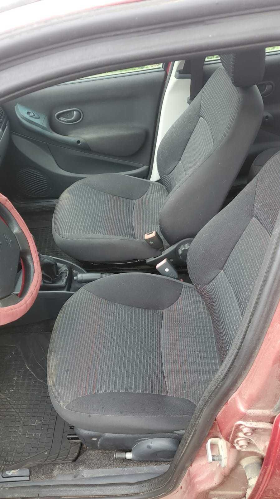 Vand Fiat Albea, km reali 45 000, cumparat de nou, cu aer conditionat.