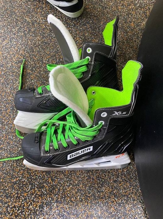 Хоккейные коньки