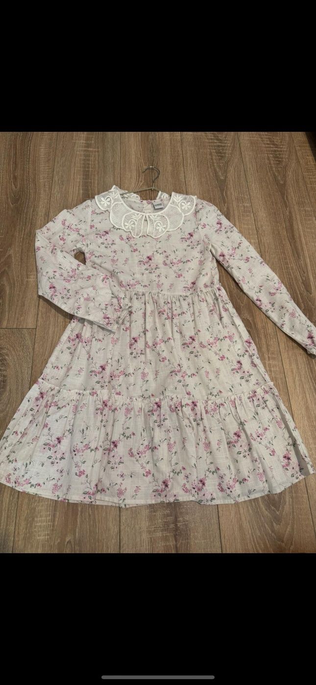 Rochie cu guler dantela