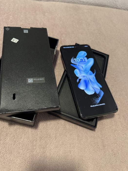 Samsung Galaxy Z Flip 4 Full Box