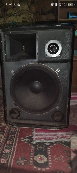 Vând boxe cu mixer ancorborat cu statie de 3500 w