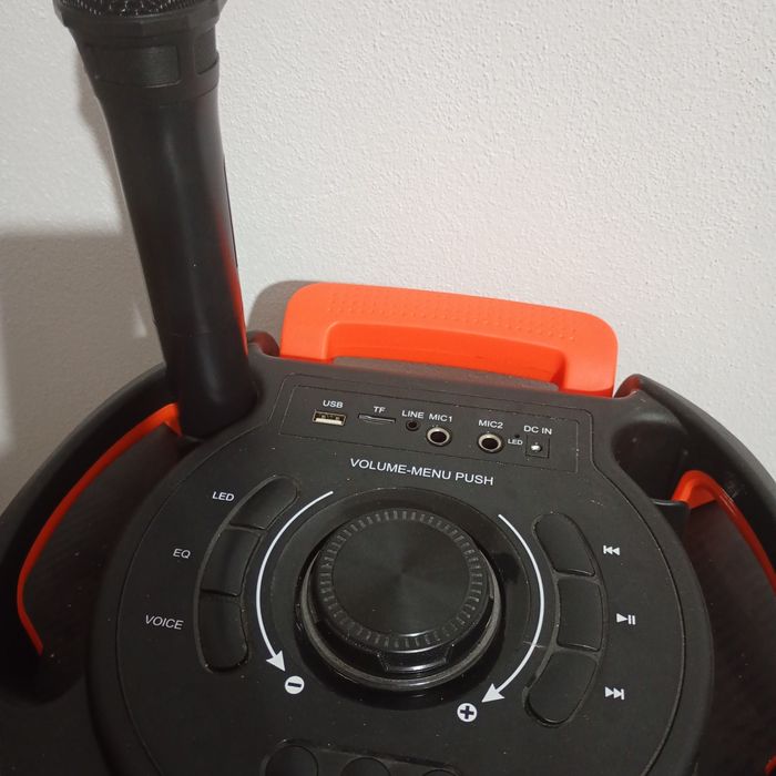 Vând boxa cu bluetooth