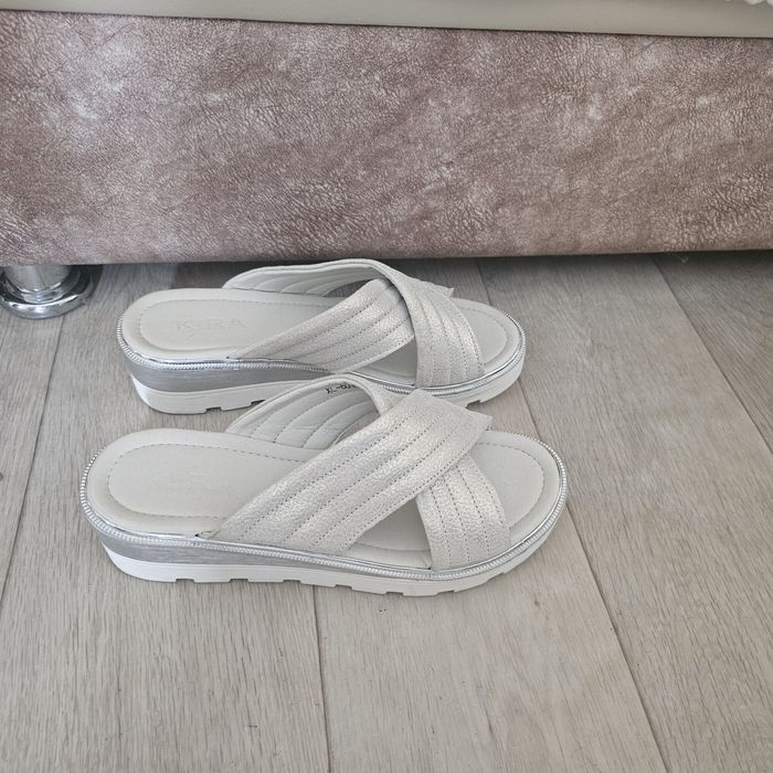 Продам новые шлёпки