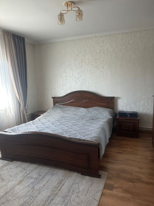 Продаю спальный гарнитур