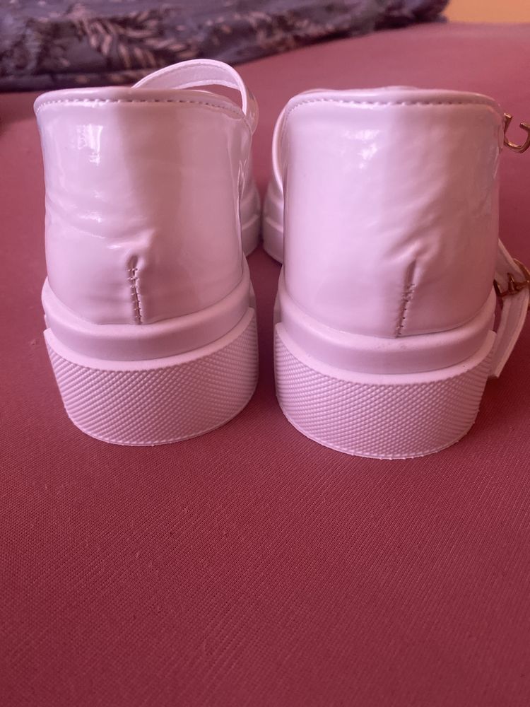 De vanzare  sandalute fete marime 34