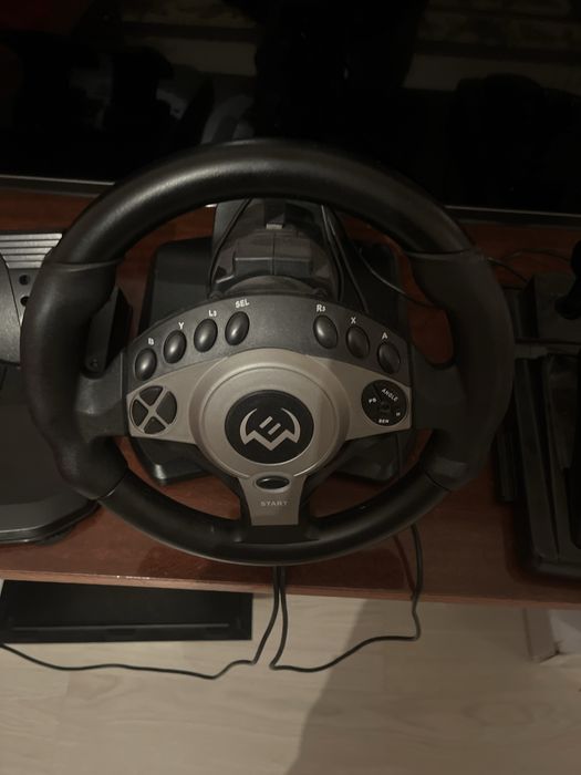 Продается игровой руль SVEN GC-W750