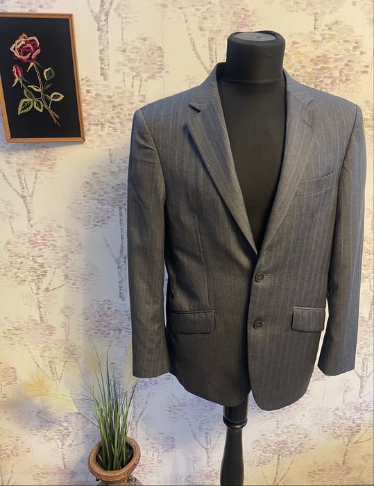 Costum barbati lana Valentino marimea L