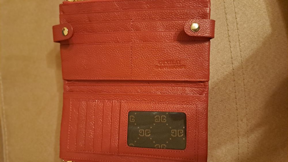 Червен дамски  портфейл