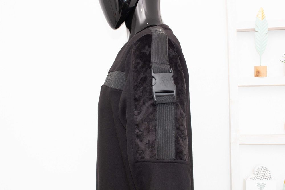 Louis Vuitton мъжки пуловер тип суичър черен плюш на ръкавите М