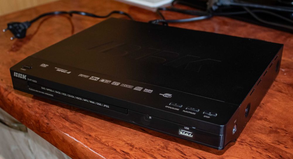 DVD-плеер (караоке) BBK DVP158SI