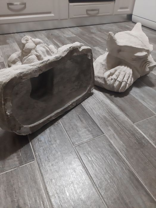 Vànd..Cap..Leu  pentru interior ..exterior .Din marmurà albà