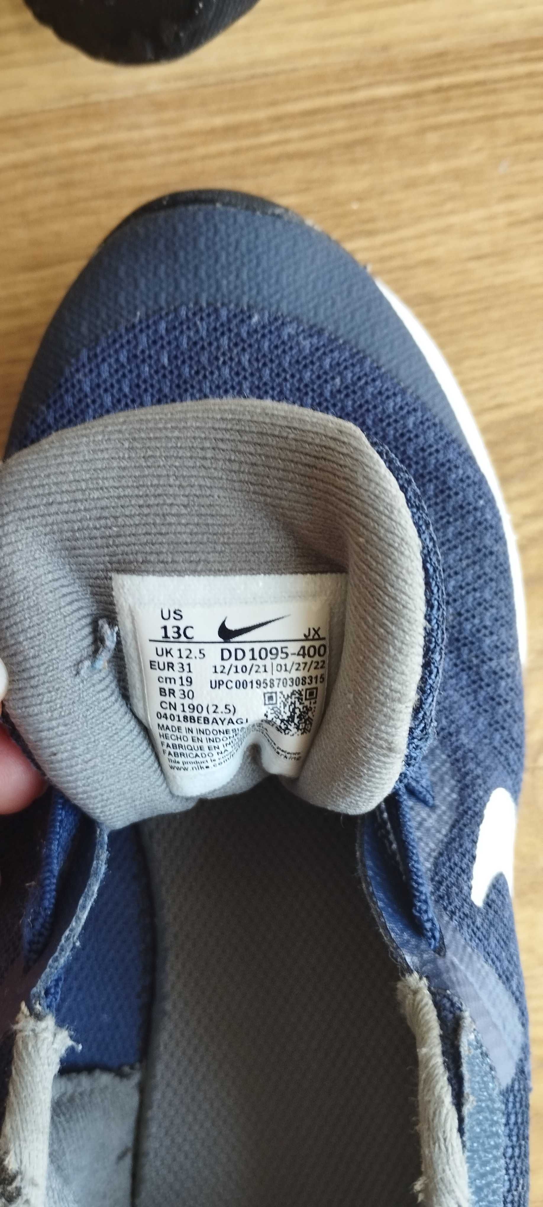 ЛОТ 2 броя детски маратонки Nike 31номер