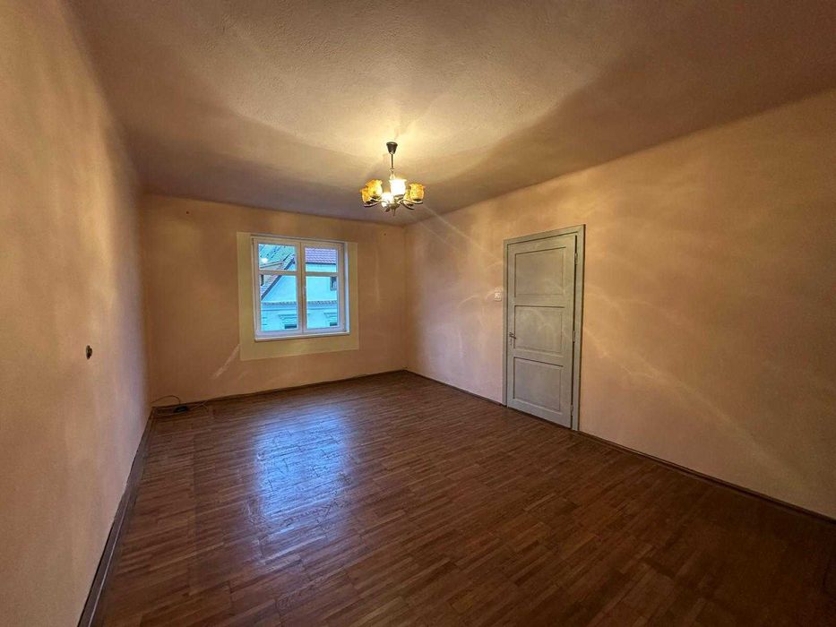 Apartament 3 camere - 95 mp - etaj 1 - zona Centrala - 9 Mai