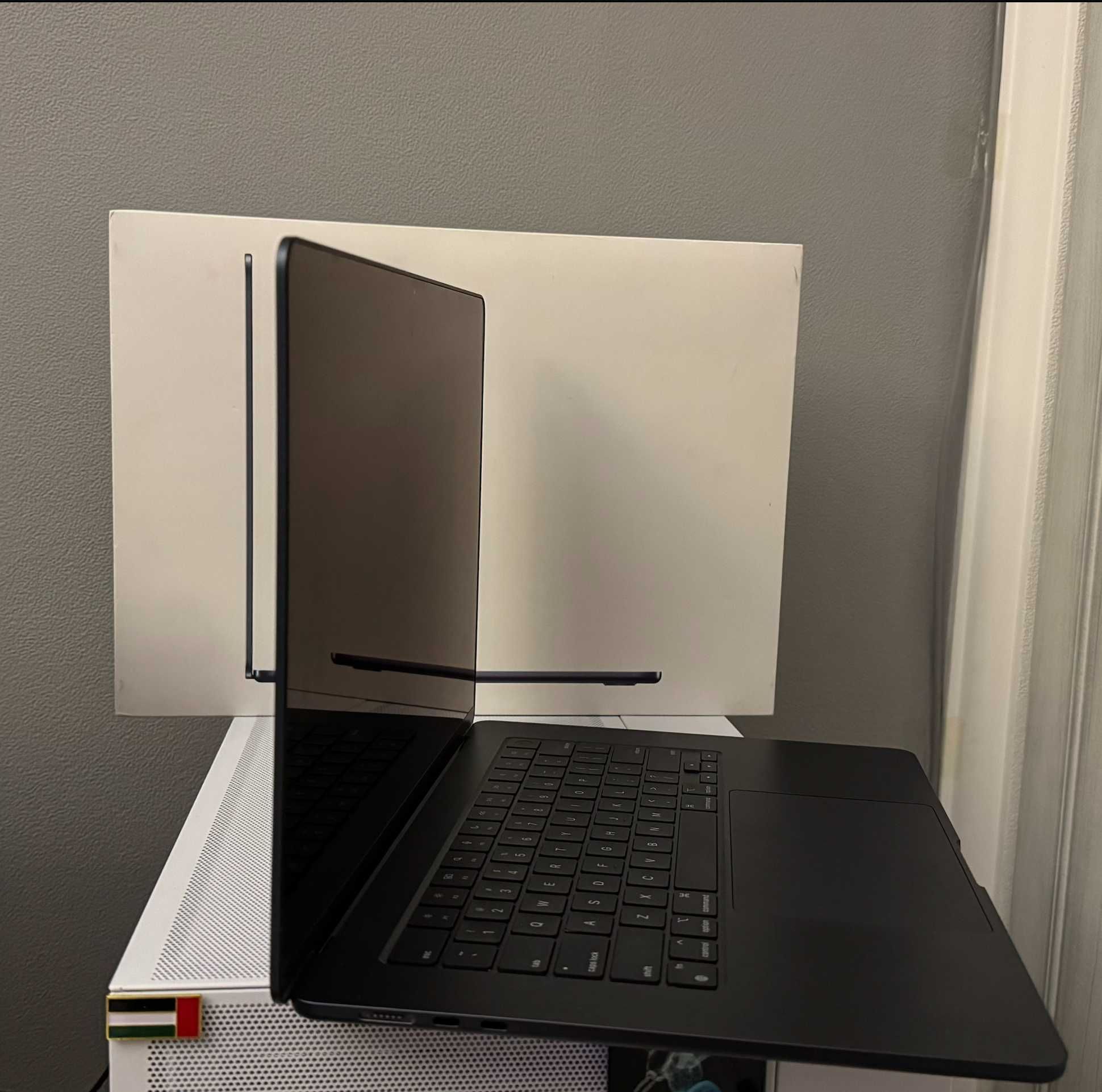 MacBook Air M3. 15 Midnight. 8/256. Батарея 100%. Идеальное состояние
