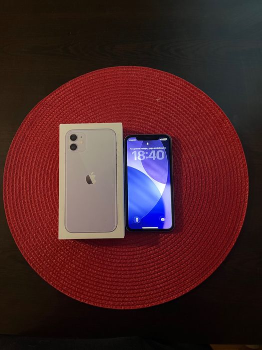 iPhone 11 лилав + 15 калъфа + 5 протектора – отлично състояние