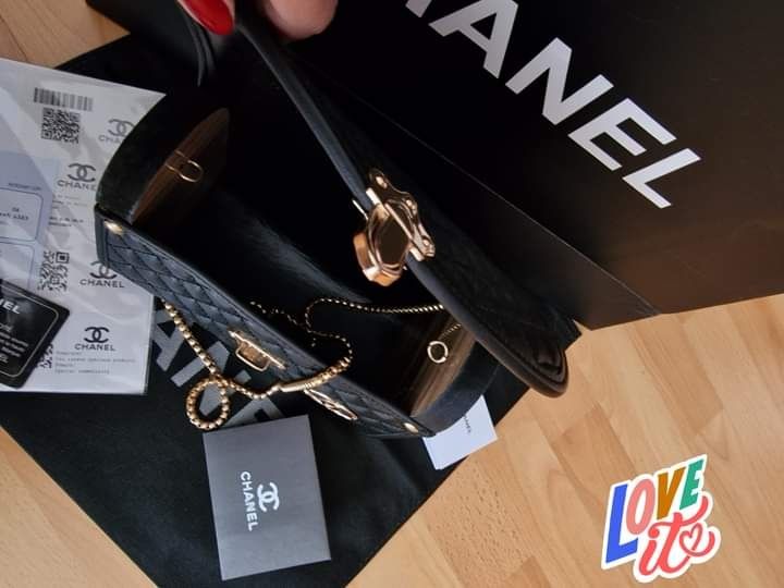Geanta Chanel editie limitată,new collection, logo metalic, saculet
