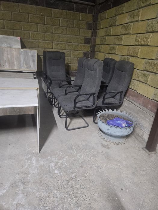 Кресло для компьютеров и столы цена договарная