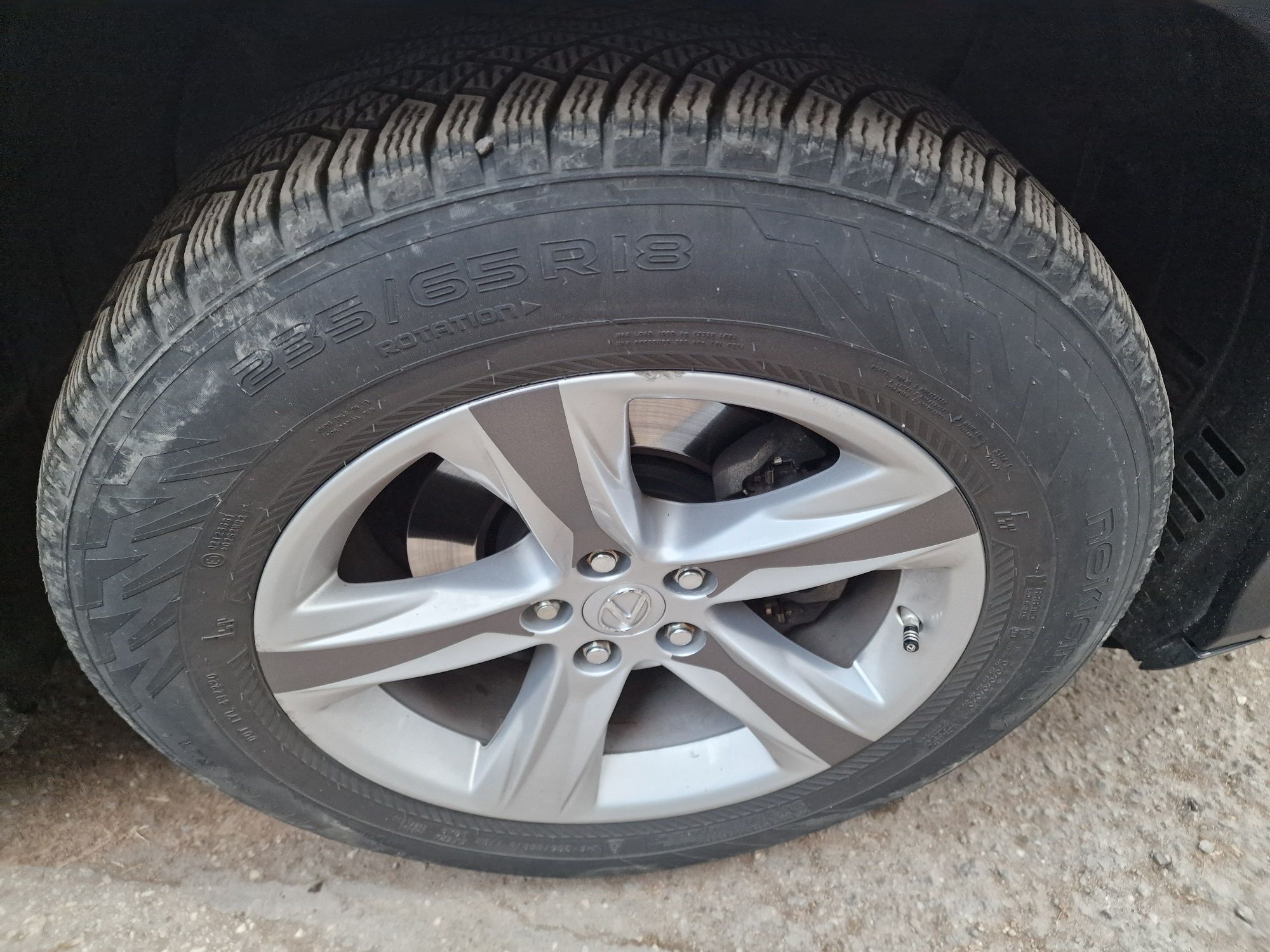 Лети джанти с зимни гуми NOKIAN 235/65/18 за Lexus RX