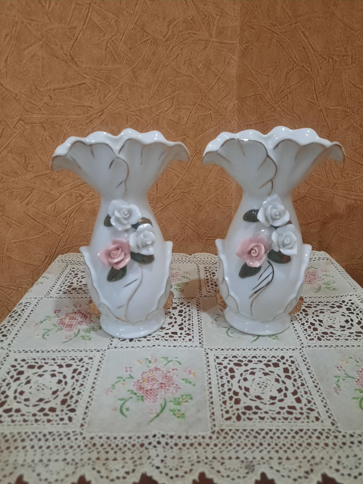 Очень красивые миниатюрные парные вазочки. Фарфор, золочение, лепнина