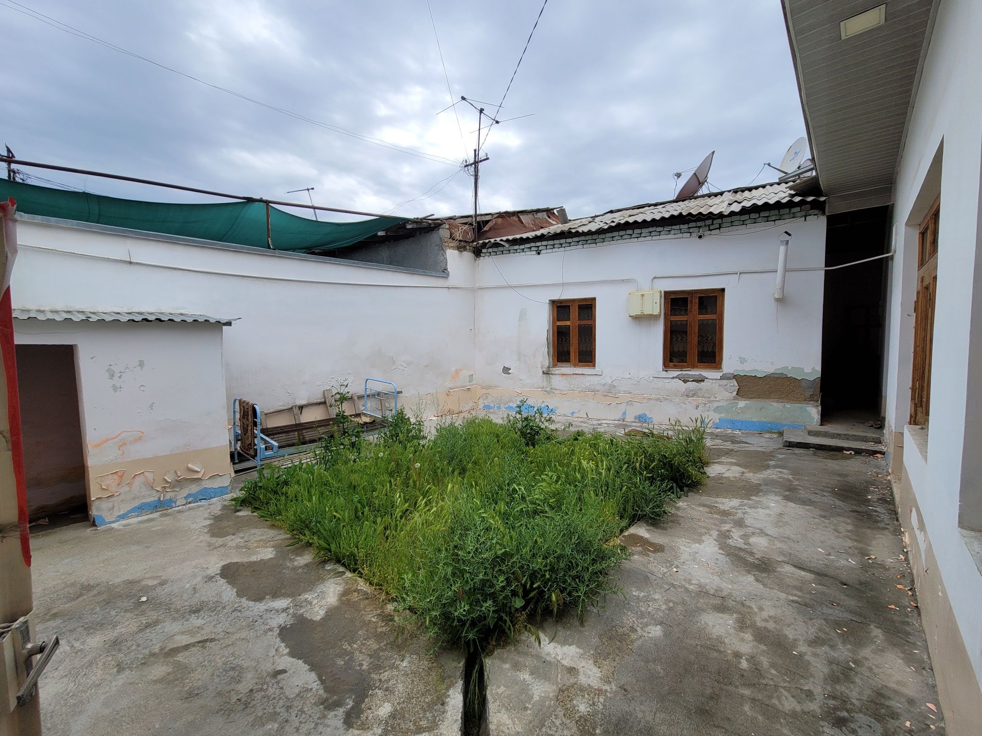 Продается двор в центре самарканда около сияб базара