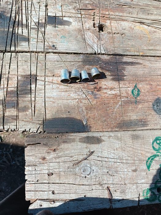 Четири шивашки напръстници