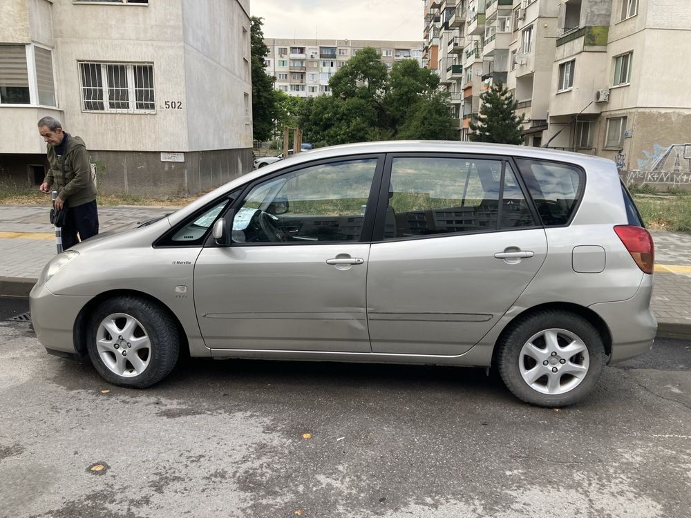 Продавам Toyota Corola Verso