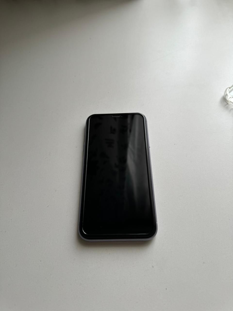 iPhone 11 в красивом цвете