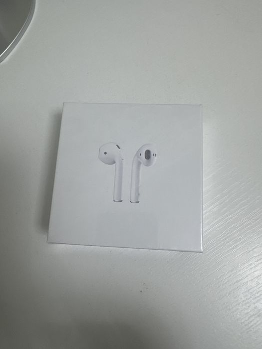 AirPods wireless charging case