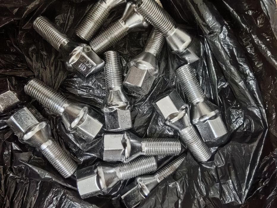 Болты колесные 16шт новые