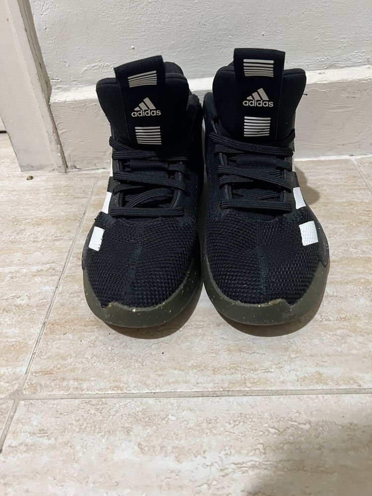 Обувки adidas