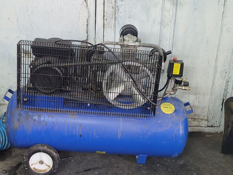 Продаётся компрессор HYUNDAI HY-105  в отличном состоянии