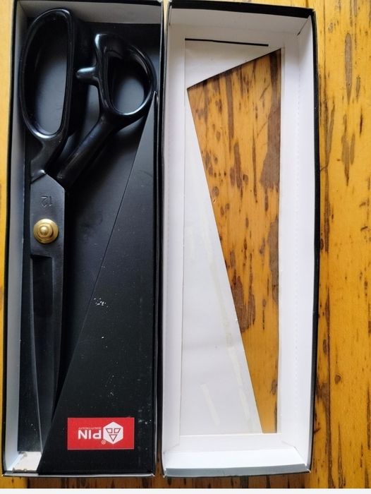 Продам портновские Ножницы Jack - 12 и оселок к ним .