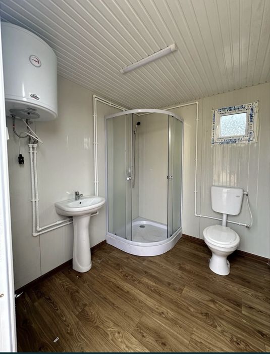 Vand containere modulate tip birou sau cu vitrina