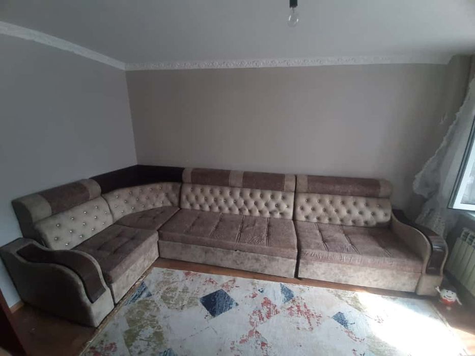 Продаётся,Срочно телевизор,диван.В хорошем,рабочем состоянии..