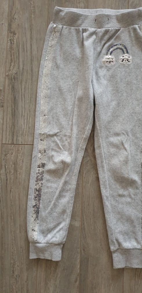 Анцунг на H&M от две части