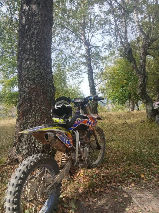 Vând cross 250cc