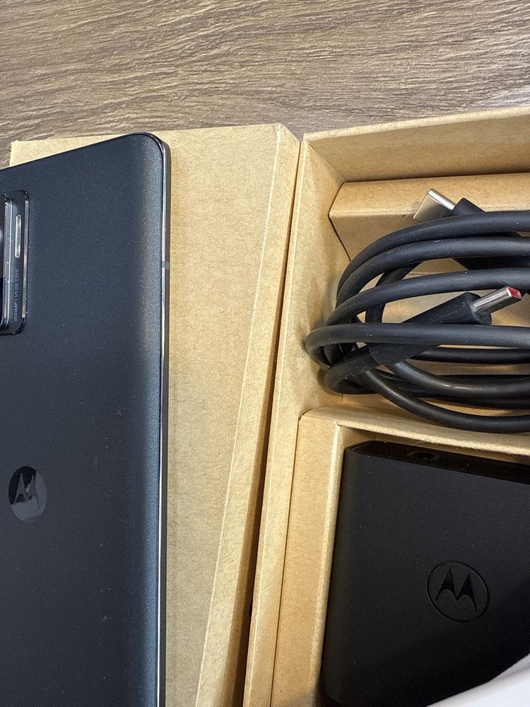 Motorola edge 30 ultra 12/256gb Перфектен!