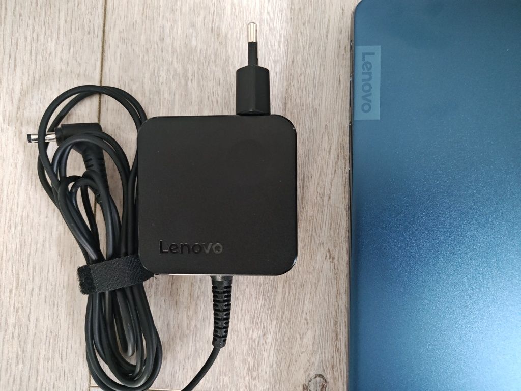 Vând laptop Lenovo IdeaPad 330s-15 ARR