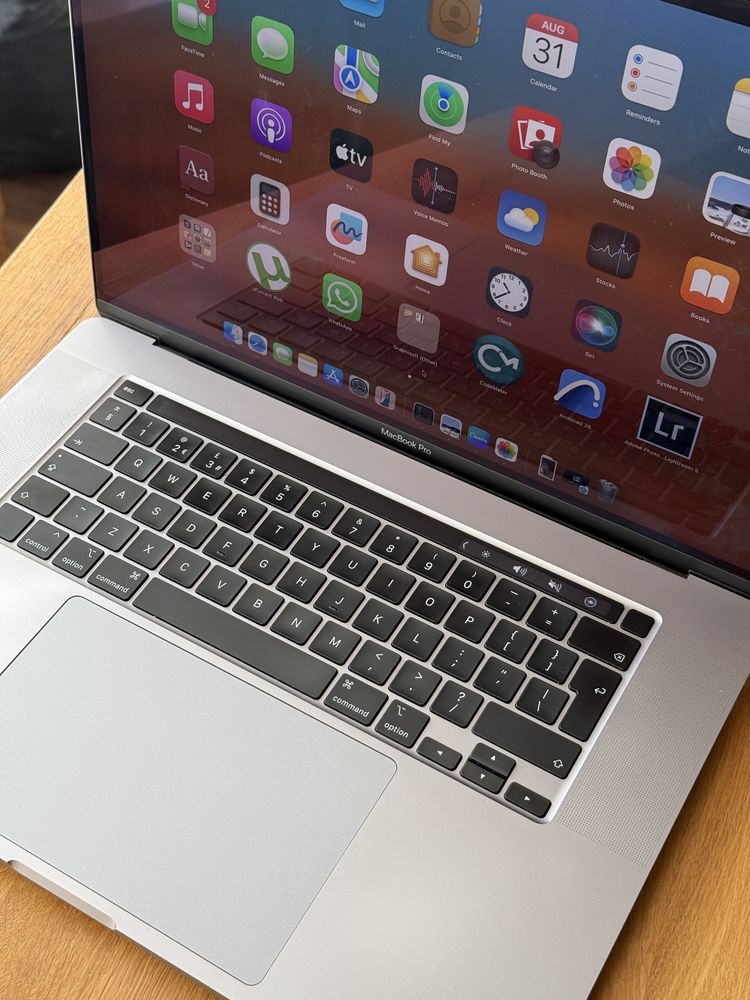Лаптоп Apple MacBook Pro i9, 16”