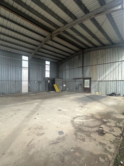 Inchiriem  hala 220 mp