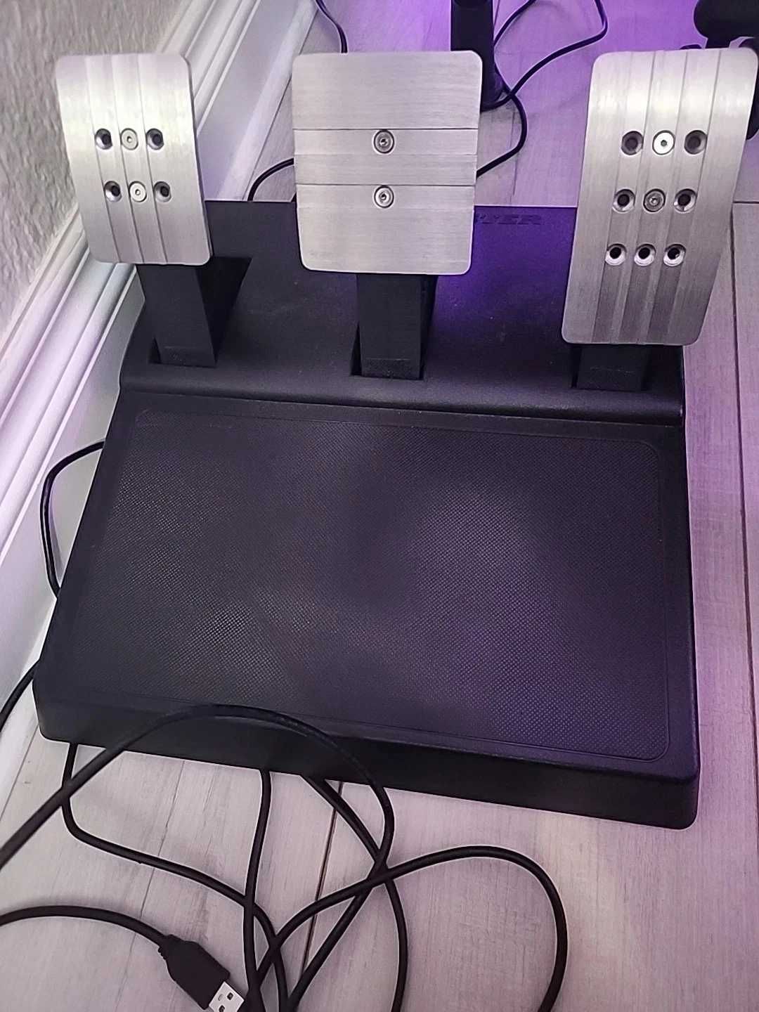 Волан и педали Thrustmaster T300RS GT с Гаранция