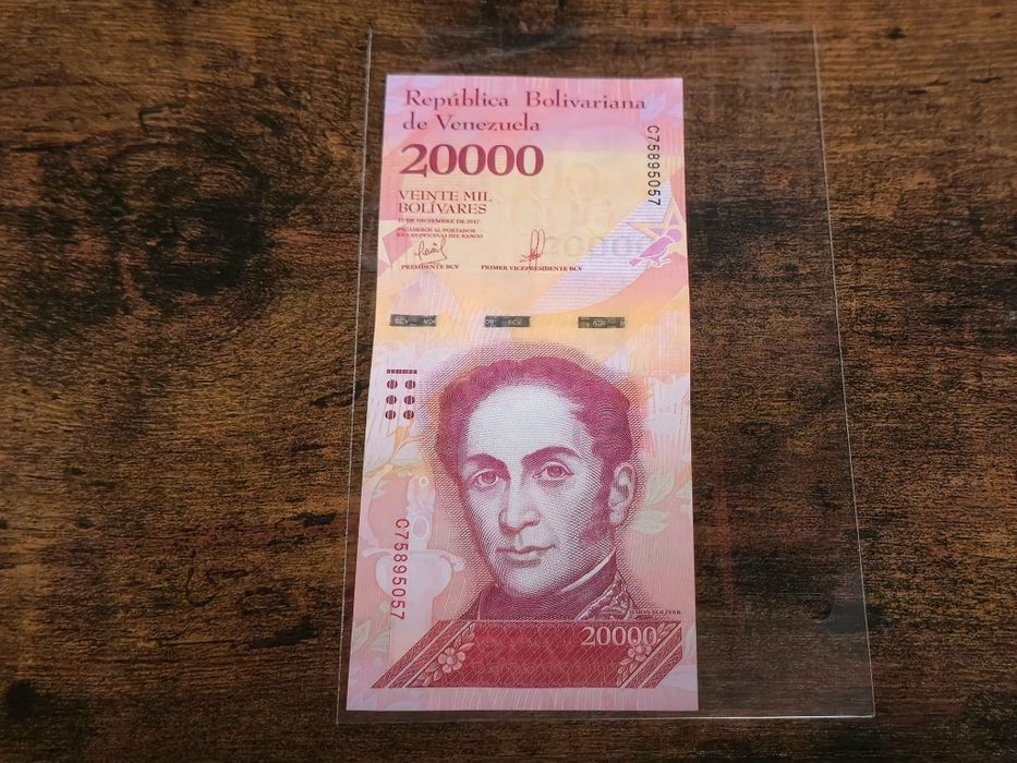 Венецуела – 20 000 боливара 2017 г. – almost “radar” series number UNC