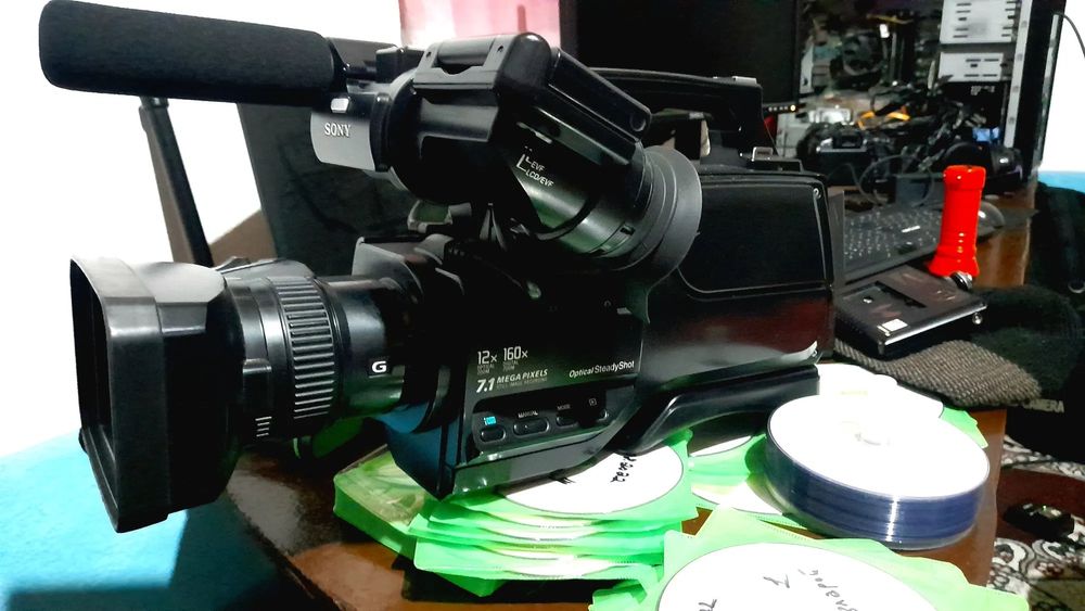 Sony 1500 kamera sotiladi 5 -6 yil boldi ishlatilmadi