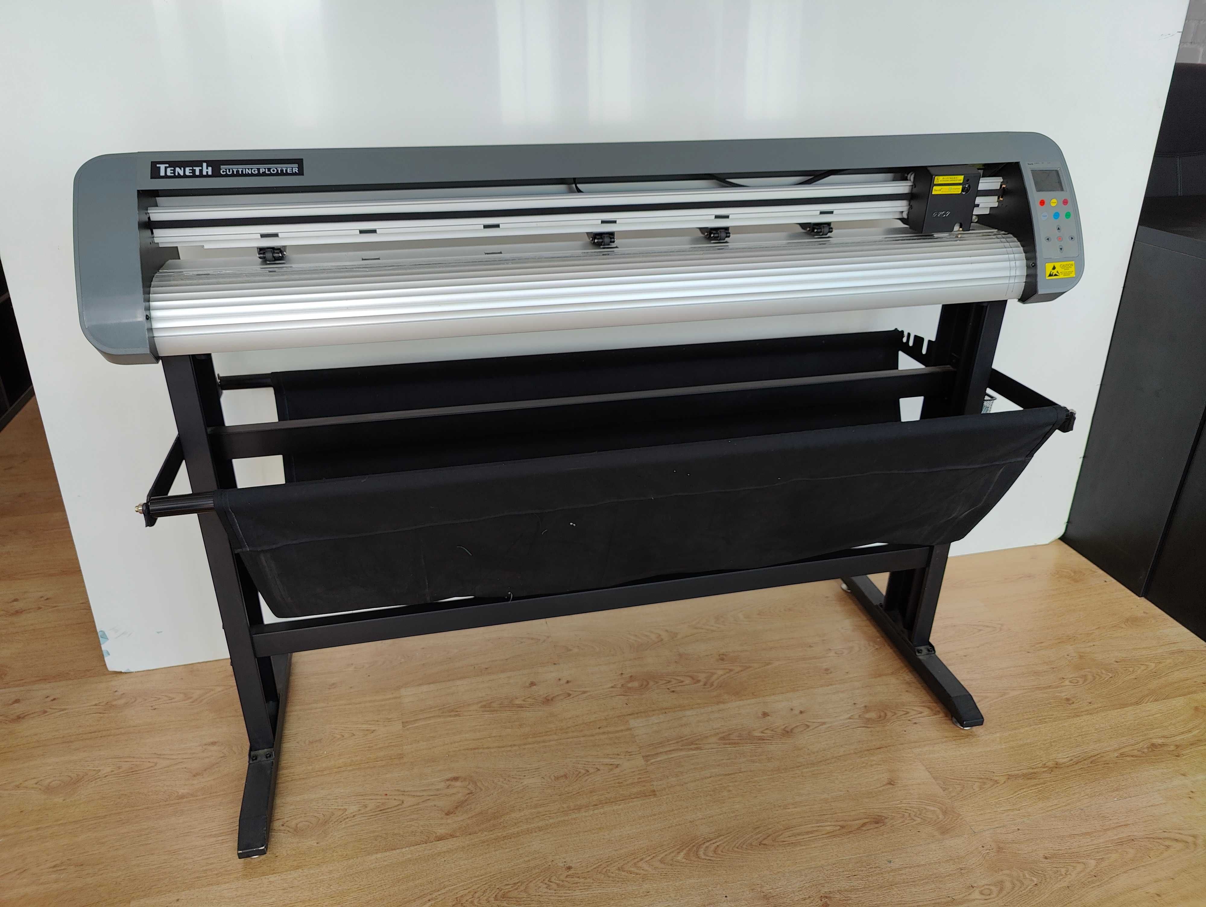 Cutter plotter autocolant TENETH 130 cm, aproape nouI