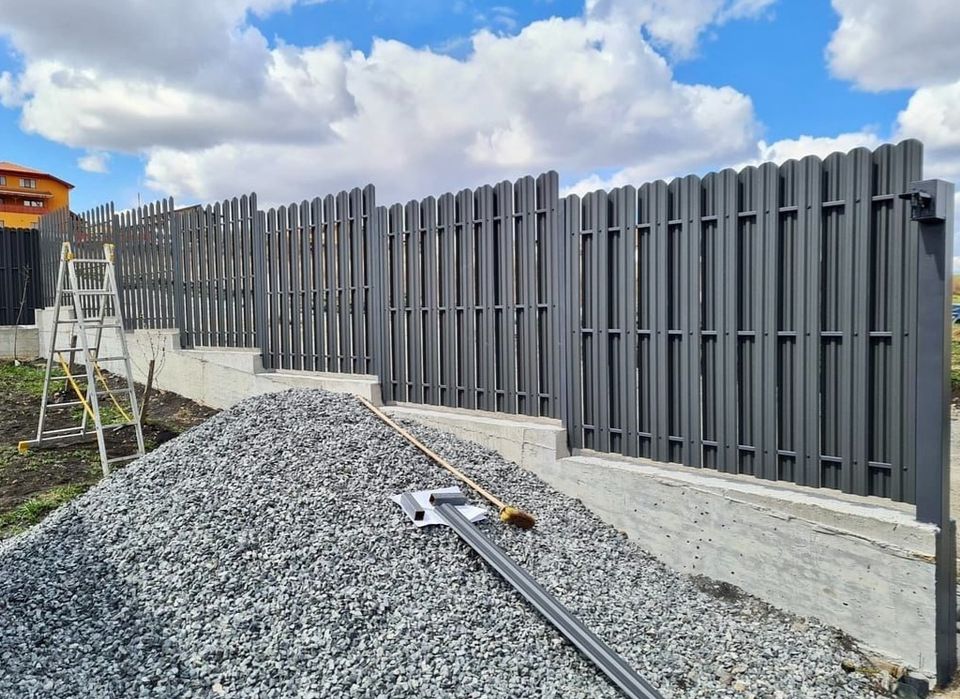 Construim garduri și porți la comanda clientului