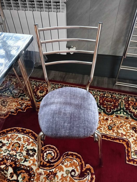 Стул кухний новый 6 шт ещё не пользовались.