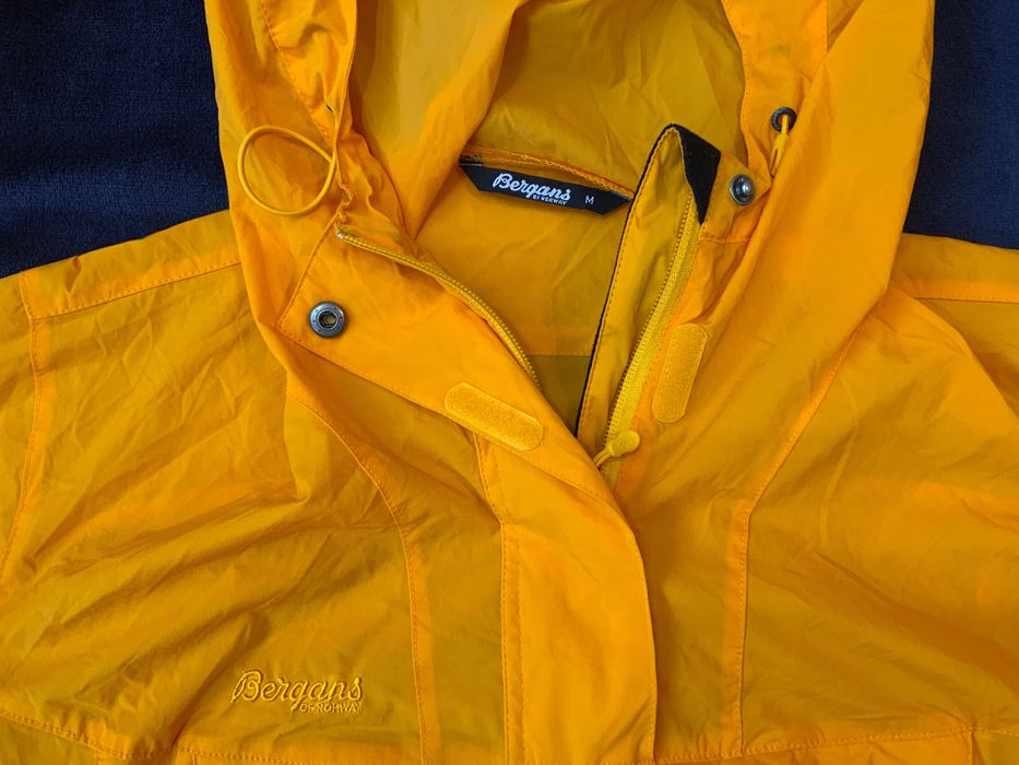 Bergans of Norway-оригинално яке ветровка 40 м