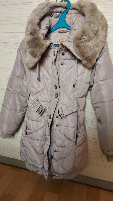 Пуховик для девочки на рост 140, кролик